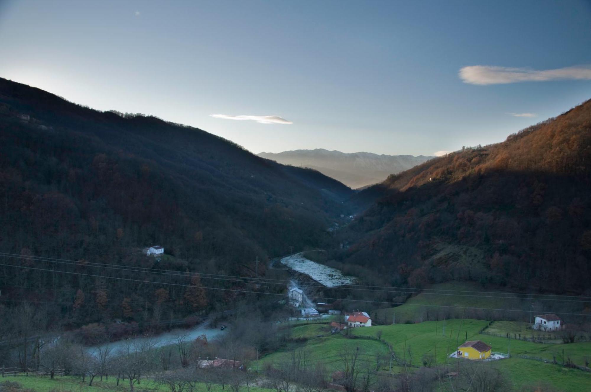 El Sumiciu Guest House Mieres  Exterior photo